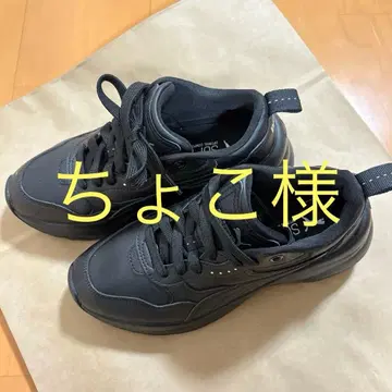 PUMA 블랙 스니커즈 통굽