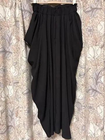 Eimee Law 블랙 드레이프 팬츠 사이즈 38