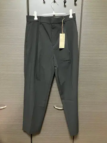 턱 테이퍼드 팬츠 L 사이즈 블랙