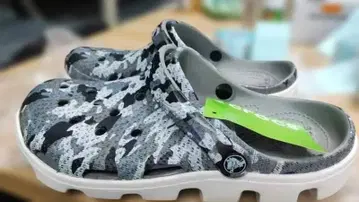 카모 패턴 클로그 샌들