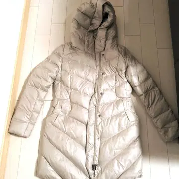 베이지 후드 부착 롱 다운 자켓