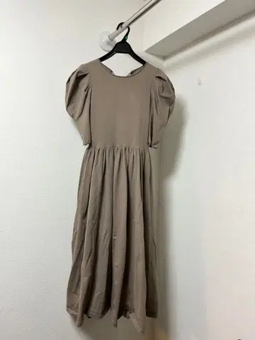 [ Snidel ] 베이지 리본 포함 퍼프 슬리브 롱 원피스