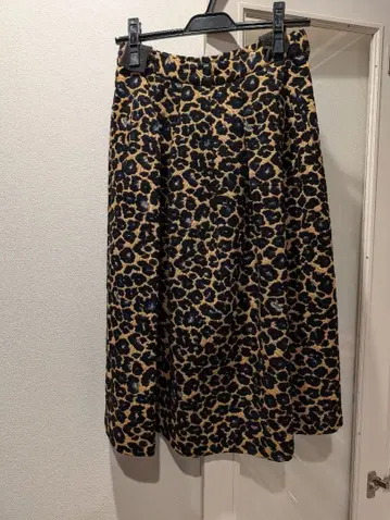 레오파드 무늬 플레어 스커트