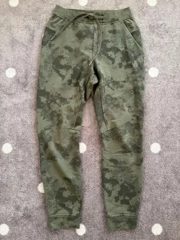룰루레몬 위장 무늬 팬츠
