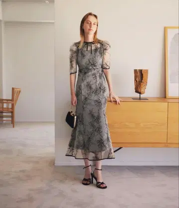 Leja 꽃무늬 자수 드레스