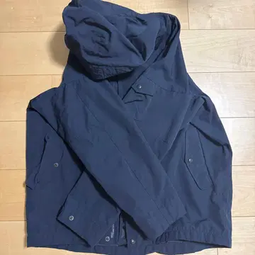 BEAMS 네이비 마운틴 후드티