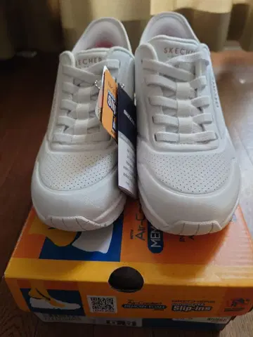 SKECHERS Hands Free Slip-ins 화이트