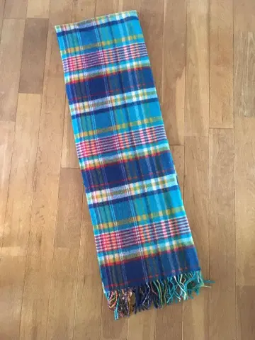 뷰티 앤 유스 캐시미어 체크 무늬 머플러