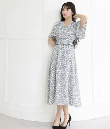 토와르 드 주이 프린트 허리 셔링 카슈쿨 원피스