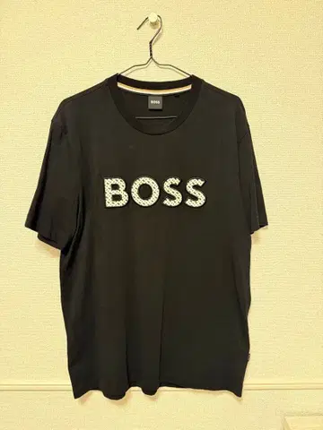 BOSS 블랙 T셔츠 L 사이즈