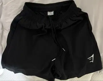 GYMSHARK 블랙 숏팬츠 M 사이즈