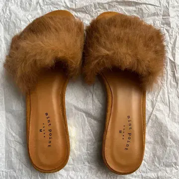 새상품 mint point 퍼 샌들 카멜 M 사이즈 힐 2cm