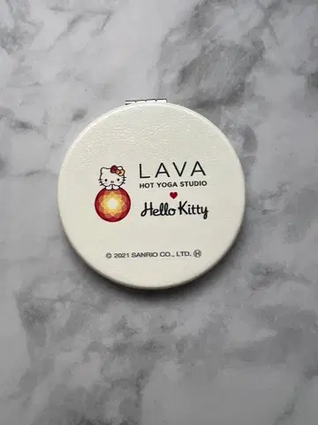 헬로키티 요가 스튜디오 거울 2021년 제조