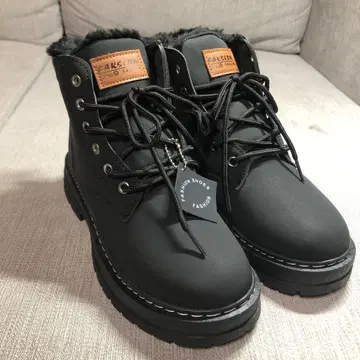 새상품 블랙 퍼 부츠 24.5cm