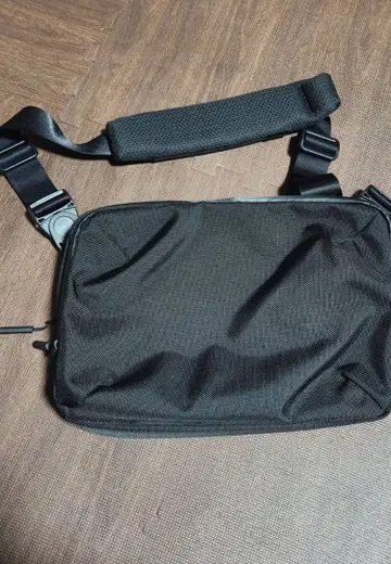 THE TOKYO TECHPACK SLING