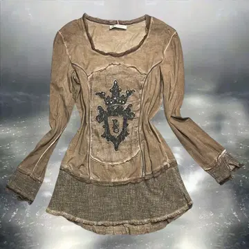 00s 엠블럼 브라운 그런지 롱t 다크 코어 락 펑크 y2k