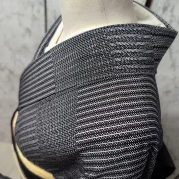 순수 실크 단의 그레이 코몬