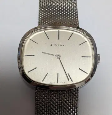 Juvenia 수동 와인딩 시계