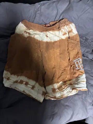 브라운 화이트 타이다이 숏팬츠