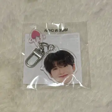 TREASURE 준규 얼굴 아크릴 키링 기쁨