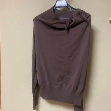 서포트 서페이싱 브라운 니트 스웨터