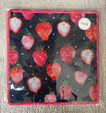 새상품 페이러 스트로베리 도트 네이비 손수건