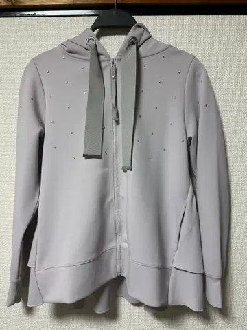 비쥬 달린 후드티