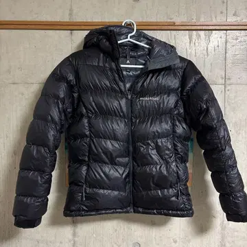 mont-bell 블랙 후드 부착 다운 자켓