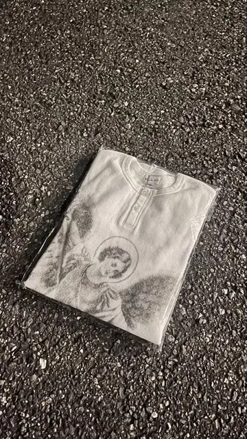 VALLAD V.HENRY NECK L/S 화이트 iO 착용 써멀