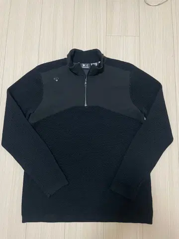 데상트 골프 블랙 허니콤 크루넥 풀오버 하프 ZIP L 사이즈