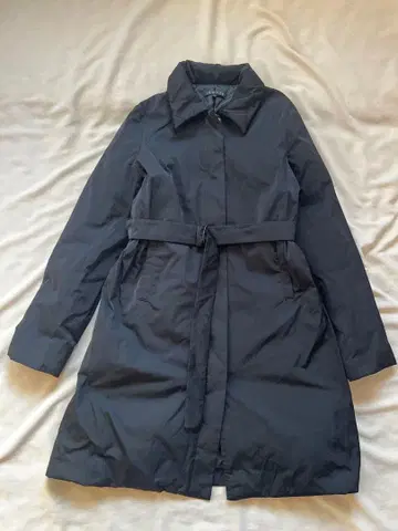 Theory 블랙 벨트 포함 나일론 코트 S 사이즈