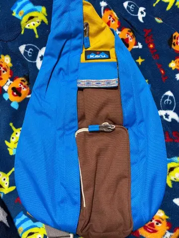 KAVU 슬링 백