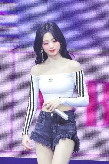 [ 아현 님 착용 ] adidasoriginals 아디컬러 긴팔 T셔츠