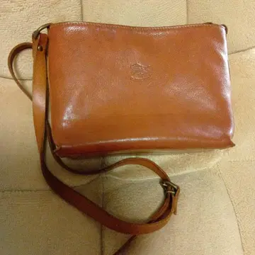 브라운 가죽 숄더백