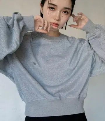 로고 자수 볼륨 슬리브 트레이닝복