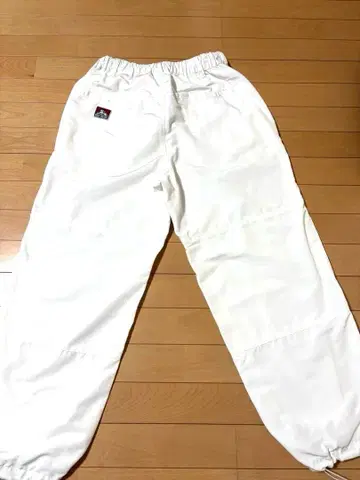 화이트 퀼팅 팬츠 포함 드로우 스트링