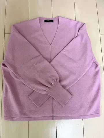 LAUTREAMONT 핑크 V넥 긴팔 니트