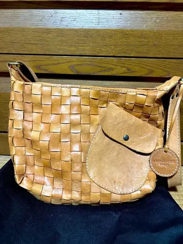 주케로 휠라토 숄더백