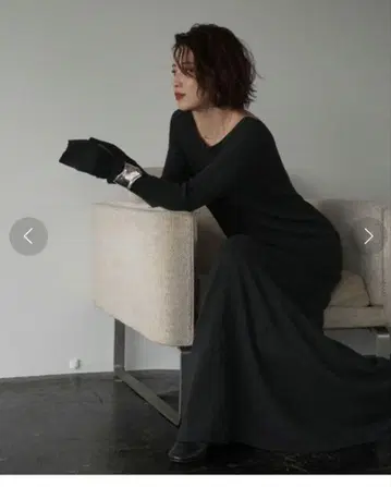 ETRE TOKYO 백라운드 리브 니트 원피스 차콜