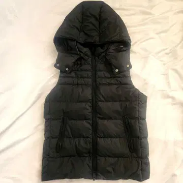 새상품급 PLST 플라스테 블랙 후드 부착 다운 베스트