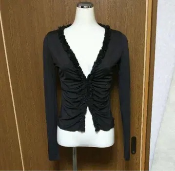 FOXEY 폭시 뉴욕 프릴 가디건