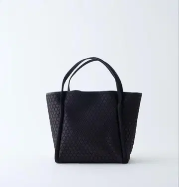 컨디션 최상 LAQUOH Kagome 엠보싱 가공 L 블랙 토트백
