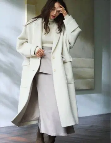 emmi atelier emmi 리사이클 울 롱 코트 아이보리