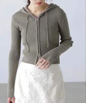 프리즈마트 배색 리브 숏 기장 니트 후드티 카키