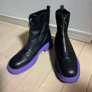 NICAL 블랙과 퍼플 통굽 부츠 L 사이즈