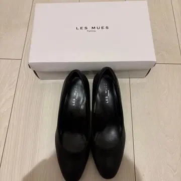 LES MUES 블랙 펌프스 22.5cm