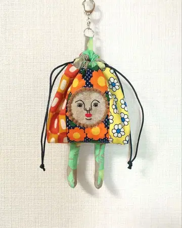 편의점 오니기리 1개 들어가는 복조리 발 달린 컬러풀 패치 무표정 자수