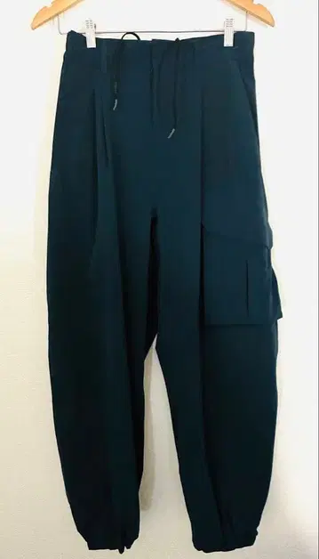 데상트 얼터레인 그린 카고 팬츠 배송비 포함