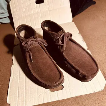 클락스 오리지널스 왈라비 다크 브라운