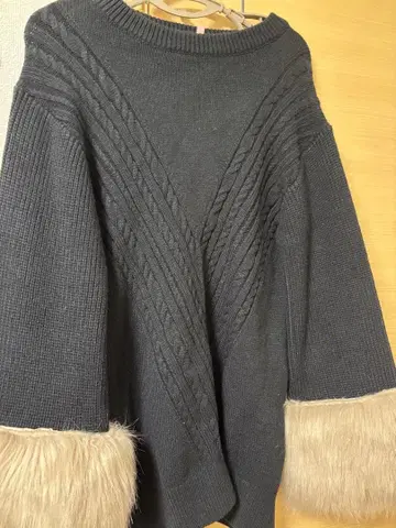 Rady 다크 그레이 니트 스웨터 플레어 슬리브